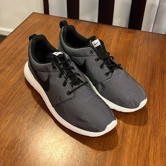 Nike Rosherun Roshe One Premium Shoes Sneakers new 525234 010 Mens Size 8 - Picture 2 of 11